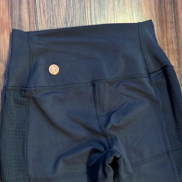 NWOT Alo Yoga Off The Grid Capri Legging - Picture 14 of 16